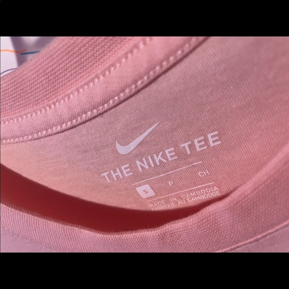 Nike Sportswear T Shirt Iguana Jet Ski Peach Pink Size S - Picture 3 of 3